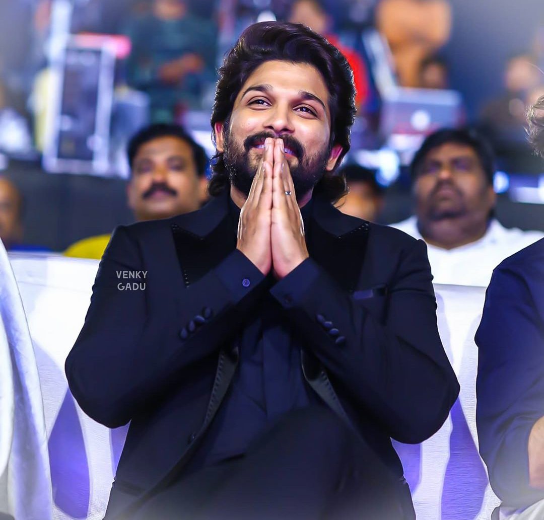 Thyview's tweet photo. Came into Film Industry with Family Background
But it was HARDWORK which made him a star

A VERSATILE Actor who changes his looks from movie to movie

One of the best dancer in India

Wishing the STYLISH STAR OF TELUGU CINEMA #AlluArjun a very Happy Bday

#HappyBirthdayAlluArjun https://t.co/WAQEQeHAPK