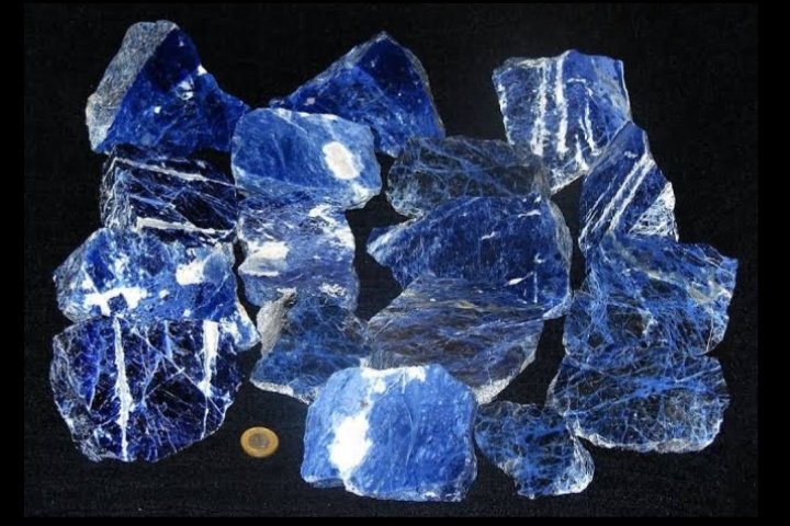 sᴏᴅᴀʟɪᴛᴇ Sodalite is known for enhancing creativity and inspiration, focus, and clear communication. It has also been called the Poet's Stone, the Stone of Creatives, as well as the Stone of Truth.