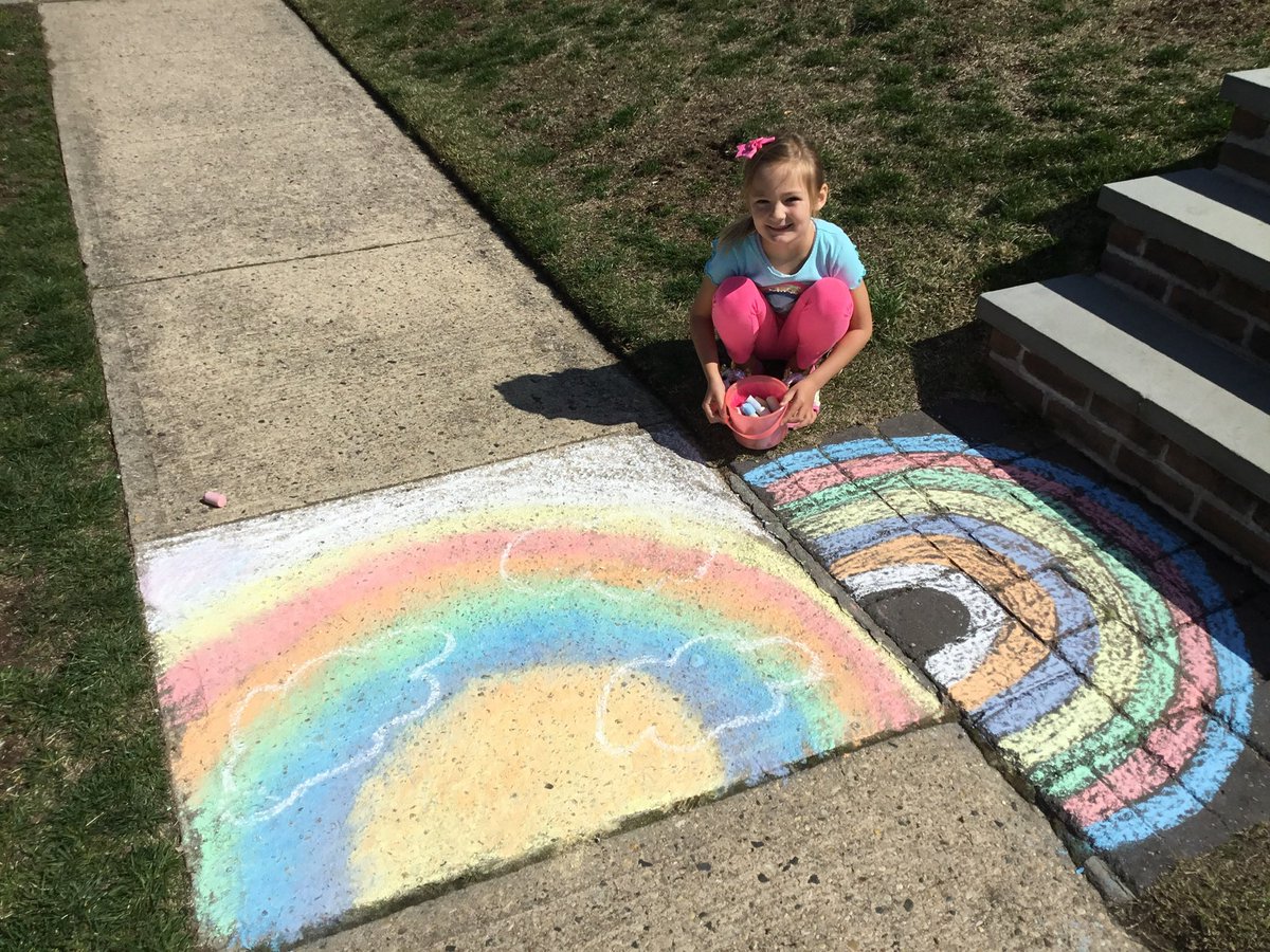 GanunLisa's tweet photo. #drawingrainbows #qualitytimewithmybaby https://t.co/wFI3kD0QhT