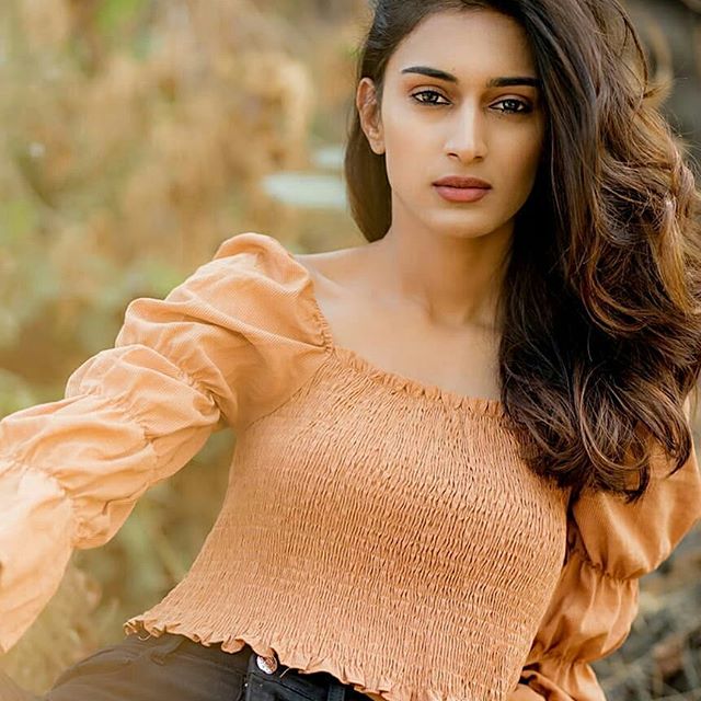 Advice from a Butterfly.Let your true colors show.Get out of your cocoon.Take yourself lightly.Look for the sweetness in life.Take time to smell the flowers.Catch a breeze.We can't all be monarchs! #EricaFernandes  @IamEJF  #KasautiiZindagiiKay  #Prerna