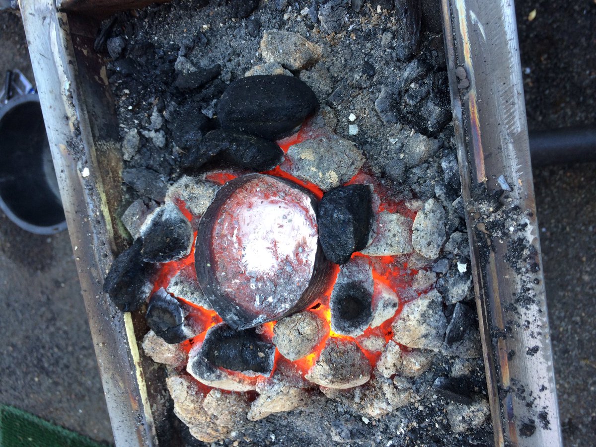 normanpayne73's tweet photo. #lockdowngoals no.1 & no.2 achieved - build a home forge with son(badly welded and wonky if possible), use forge to melt beer cans, use molten aluminium to cast stuff! ✅ #castingmetal #forge #meltingstuff #homeforge https://t.co/tGUQnCl1ic