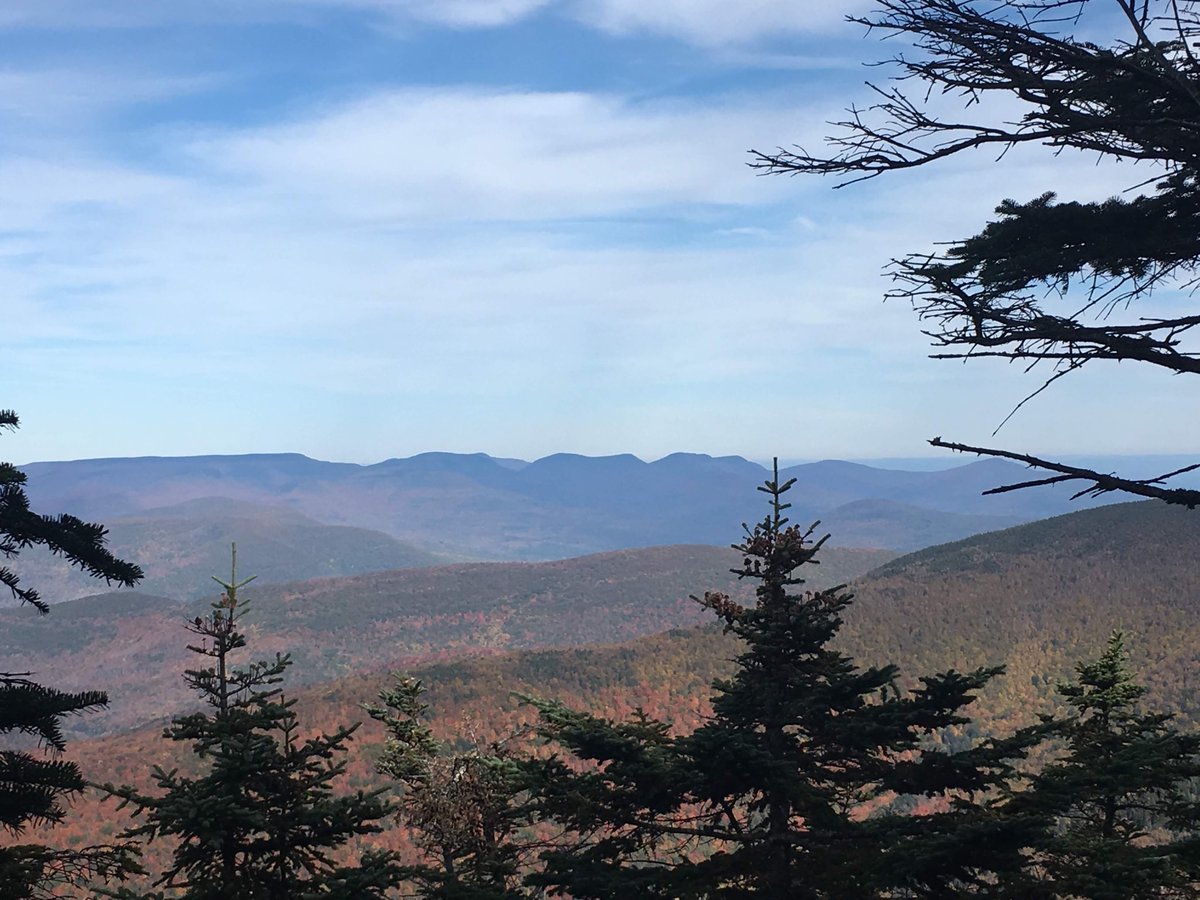 kellijean_16's tweet photo. The Catskills “Mountains” are actually not mountains at all- they appear as such bc of the streams that have eroded valleys into the plateau over millions of years (not unlike the Grand Canyon)! #learnEarthScience #eartheveryday https://t.co/lsyjS3QobL