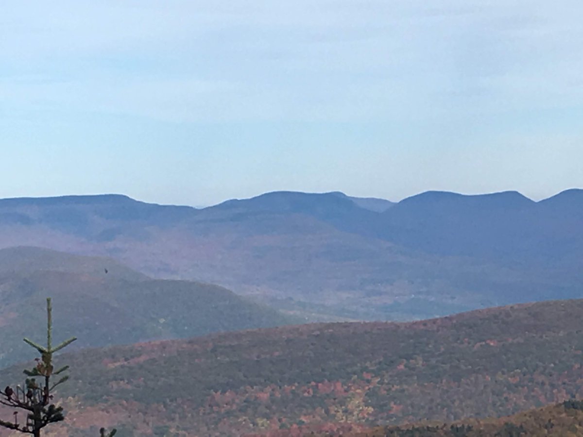 kellijean_16's tweet photo. The Catskills “Mountains” are actually not mountains at all- they appear as such bc of the streams that have eroded valleys into the plateau over millions of years (not unlike the Grand Canyon)! #learnEarthScience #eartheveryday https://t.co/lsyjS3QobL