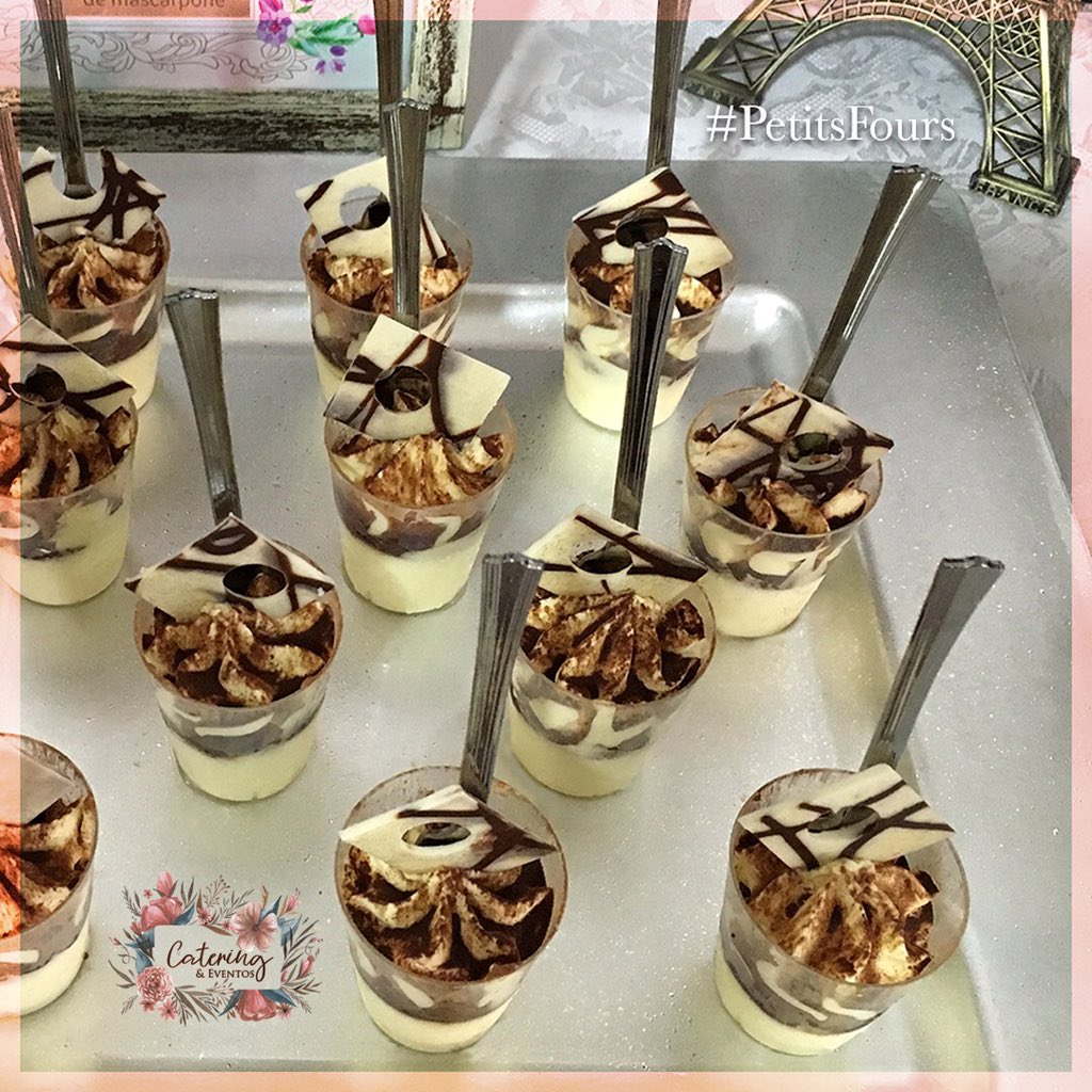 CaterinyEv's tweet photo. #CateringyEventos #FiestasPersonalizadasBogotá #MomentosEspeciales #DeliciasDulces #CelebrationTime #PetitsFours #DeliciasGourmet #NackedCake #Pasabocas #BogotáCakes #PasteleríaBogotá #TortasBogotá #ReposteriaBogotá #EventosBogotá #CakeLove #PostresBogotá #BogotáFood #MesasDulces https://t.co/qooXscAKVb