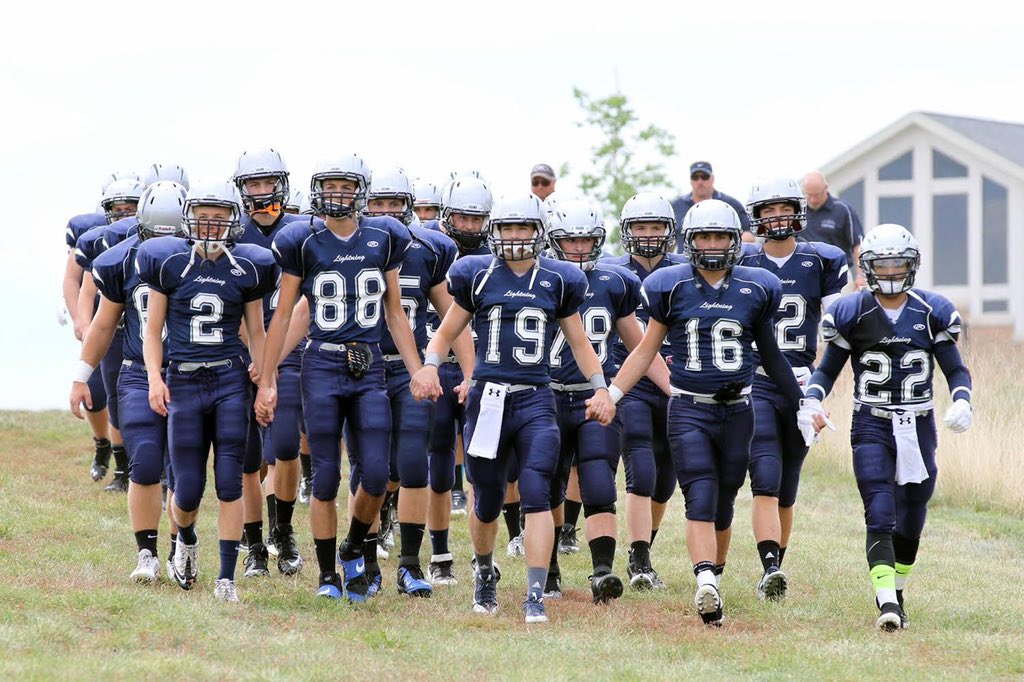 murphdog2213's tweet photo. @CoachBraz @CoachingTX @txhsfbchat Not “Icy Whites” but the navy is hard to beat. Me and 14 could be twins. https://t.co/cVayoyq4cL
