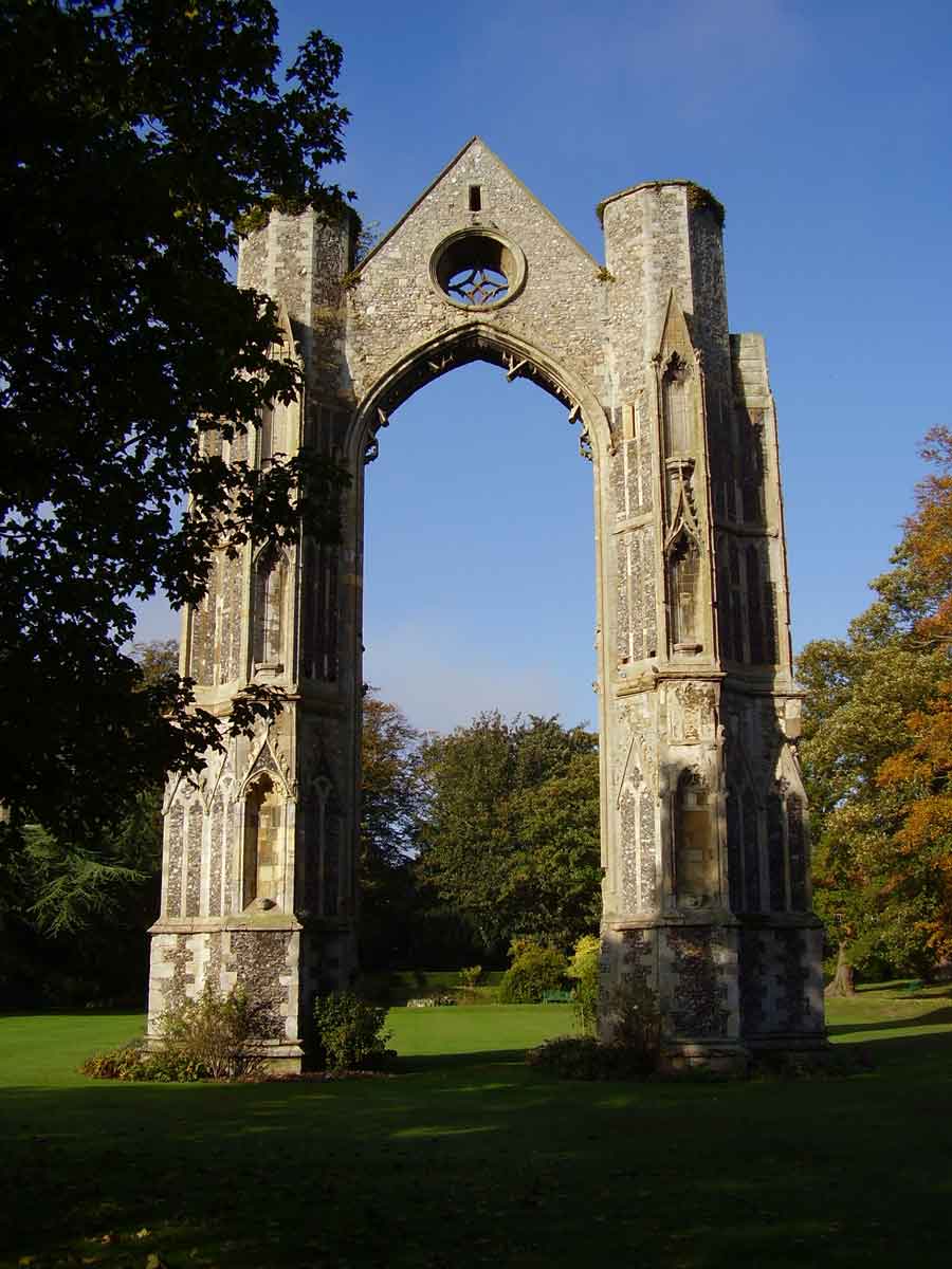 The end of medieval Walsingham’s pilgrim trade came quickly. The Friary and Priory were dissolved in 1538, by which time the Priory was home to only four canons. Both sites were sold to Thomas Sydney who began the systematic destruction of both buildings.  #EAchurches