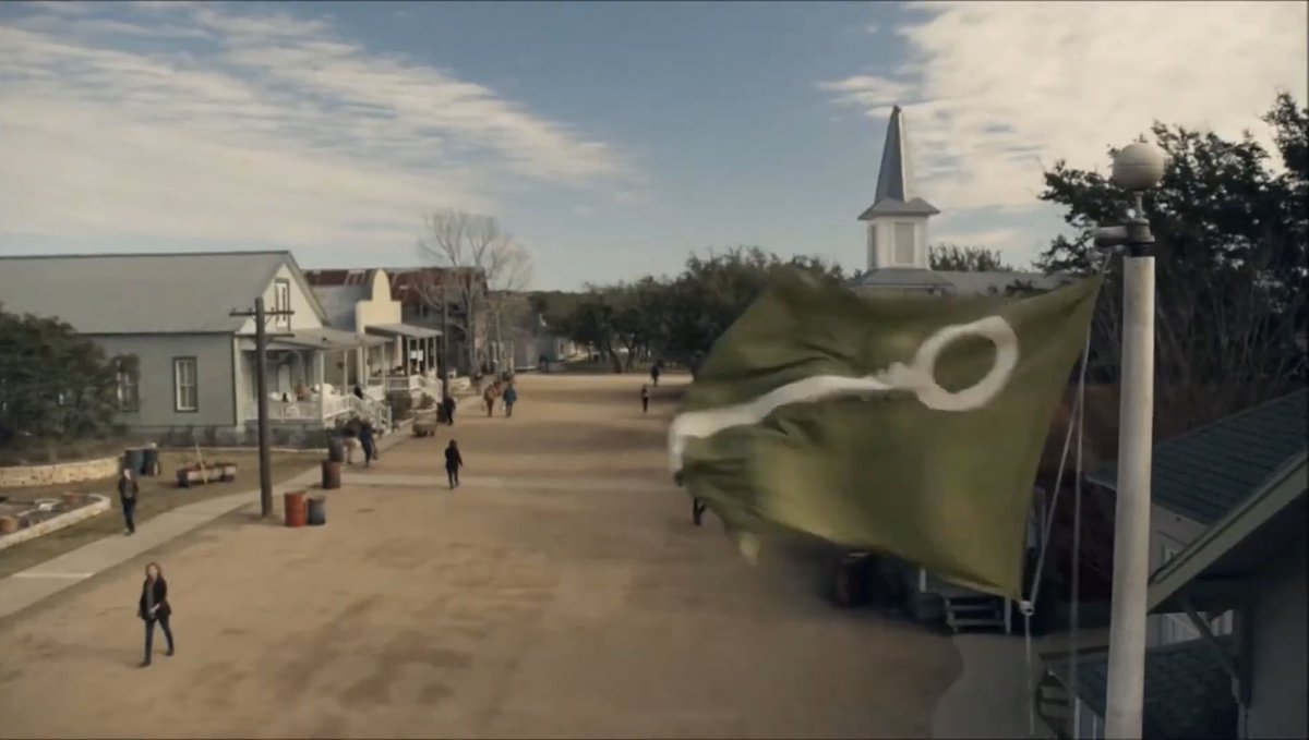 Our first look at a new community run by Virginia’s Pioneers. Notice the key on the flag! Major western vibes of this town. Also quite reminiscent of Woodbury in some ways. Perhaps this will be one of the primary location of the season. #FearTWD