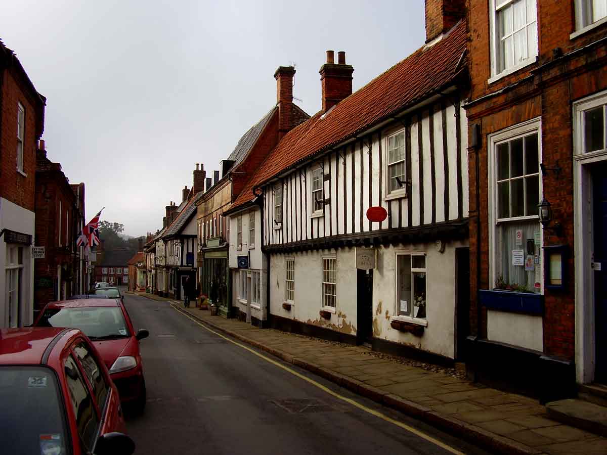 The modern pilgrims who now flock to the Walsingham do so today in cars and coaches. Few visit the site of the original Holy Wells, or walk the turf covered route through the ruined Priory to stare at the place where the Holy House once stood.  #EAchurches