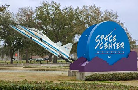 People_Of_Space's tweet photo. 1/4 Most fun I’ve had this year was at @SpaceCenterHou’s 26th annual 3-day Space Exploration Educators Conference #SEEC2020. (Glad it happens in early Feb.!) Over 500 educators from all over the world participate in &amp; learn about activities they can take back to their classrooms. https://t.co/VZnkQ2MUHa