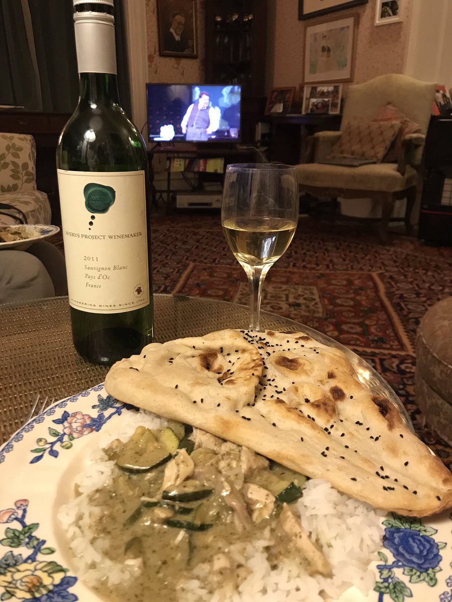 averyswinemimi's tweet image. Today’s #pastit vino... our #averyslabel #projectwinemaker #sauvignonblanc 2011 went well with the Thai green curry and #OneManTwoGuvnors @NTLive