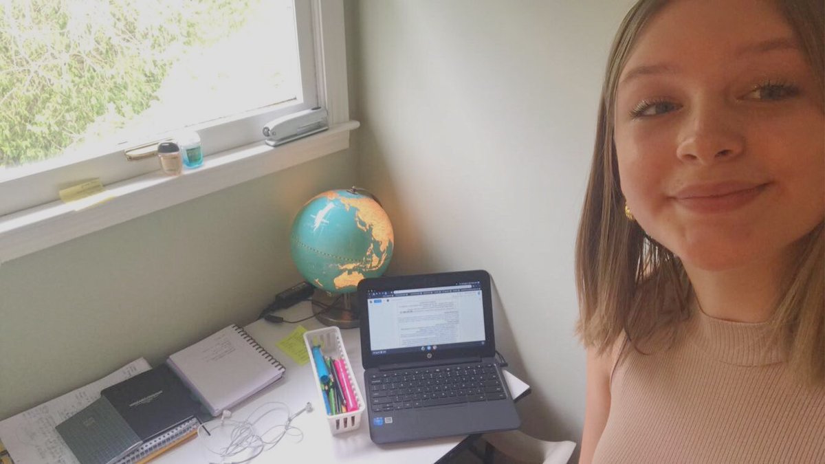 Look at this Spartan LEAD!  Zoom in to see that she is promoting one-point rubrics and hand sanitizer!  😃#SCNTIdays @MCMSpartanAP <a href="/MCM_Principal/">Donna Jones Hocker</a> <a href="/DugleSusan/">Susan Dugle</a> @MCMSbigs #HealthyAtHome