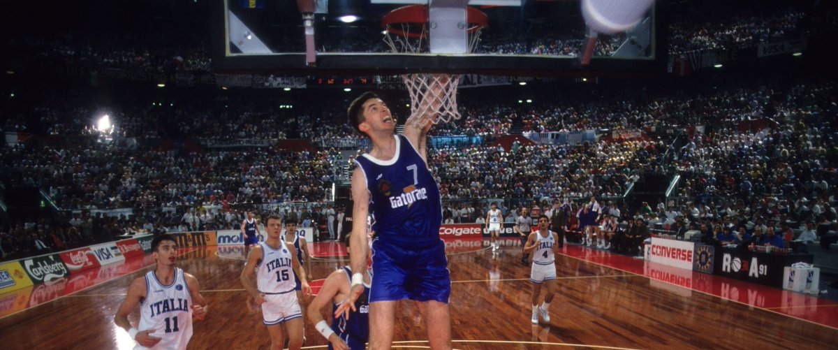 teledeporte's tweet photo. Kukoc, Radja, Divac, Djordjevic, Perasovic, Danilovic…

La última Yugoslavia.

20:35 Final Eurobasket’91
Italia vs Yugoslavia

#QuédateEnCasaConTDP
¿Quién se queda? https://t.co/uZQGL7XT6Y
