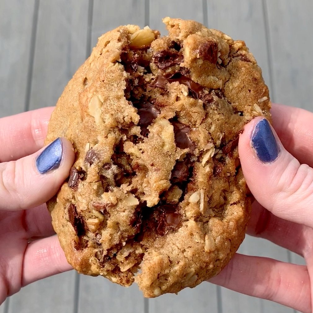 Insomnia Cookies It S Takeout Twosday Our Deluxe Chocolate Oatmeal Walnut Cookie Looks Like We Re Gonna Need To Order That Asap Get 2 Free Deluxe Cookies When You Buy