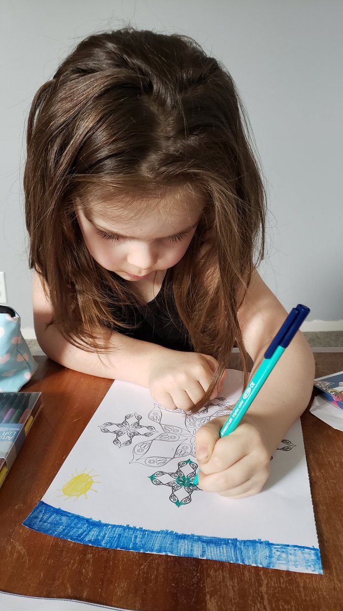StephMM3's tweet photo. Chelsea is doing some art work! https://t.co/lxYquqprgJ