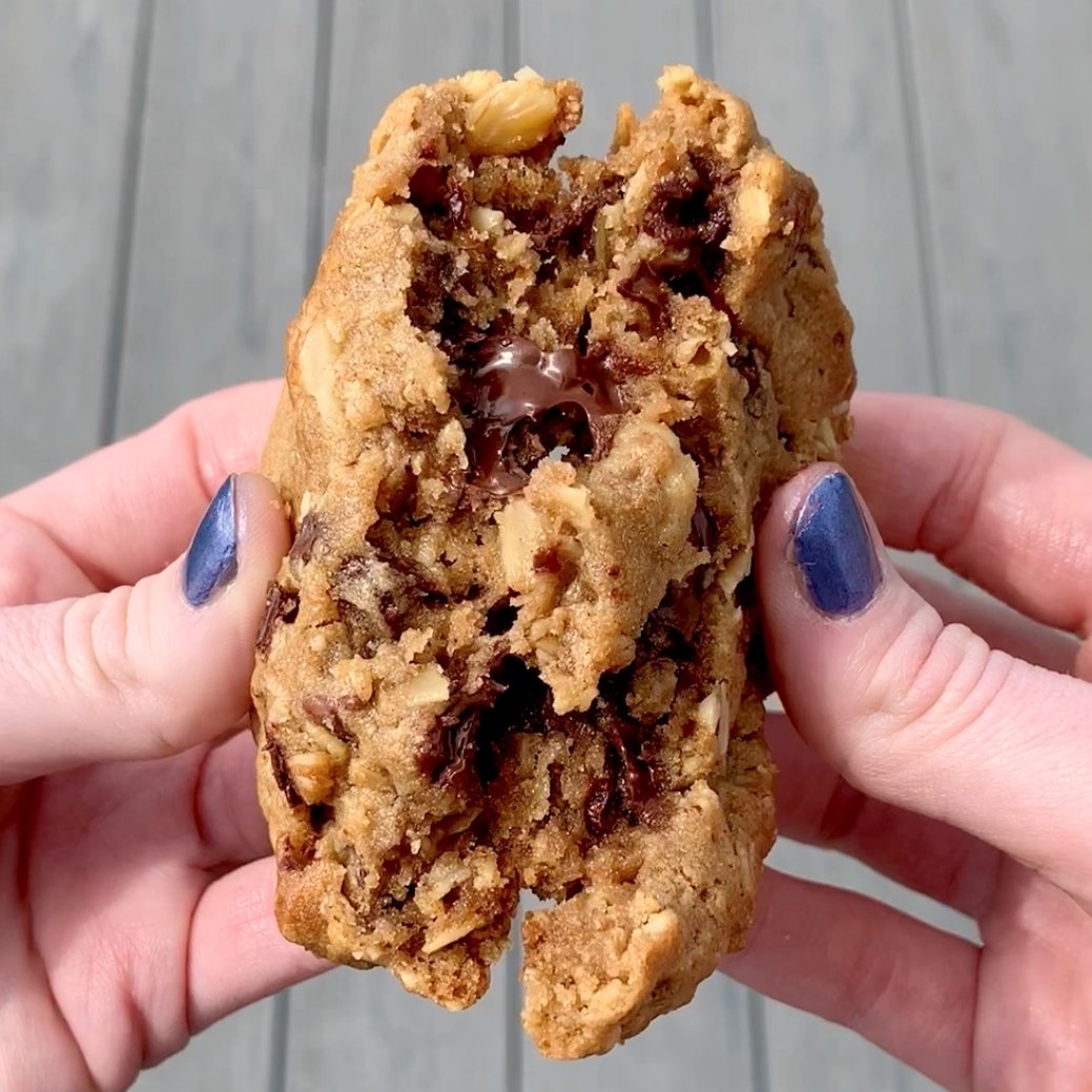 Insomnia Cookies It S Takeout Twosday Our Deluxe Chocolate Oatmeal Walnut Cookie Looks Like We Re Gonna Need To Order That Asap Get 2 Free Deluxe Cookies When You Buy