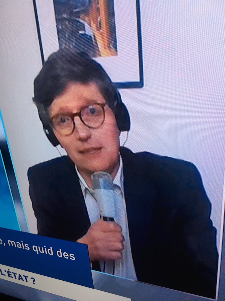 yann_2n's tweet photo. @GMeurice . Quand un micro nous détourne du discours ..🤔😂🤣..Champs Élysée -Michel drucker..?😆 https://t.co/FP1kdp6tWj