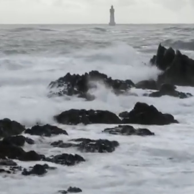LivyEtoile's tweet photo. Très beau reportage de @ntinconnues sur l’île de #Ouessant. Des envies d’évasion et de nature sauvage, des paysages inspirants, des rencontres passionnantes et des minutes poétiques. Sublime 🌊⚓️ https://t.co/EAw2hMYwzr