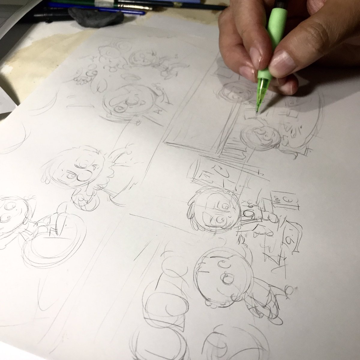 É assim que começo uma ilustração. Esboço simples, com traços leves e muitas figuras geométricas. #ilustração #ilustrador #livroinfantil #ilustracaoinfantil