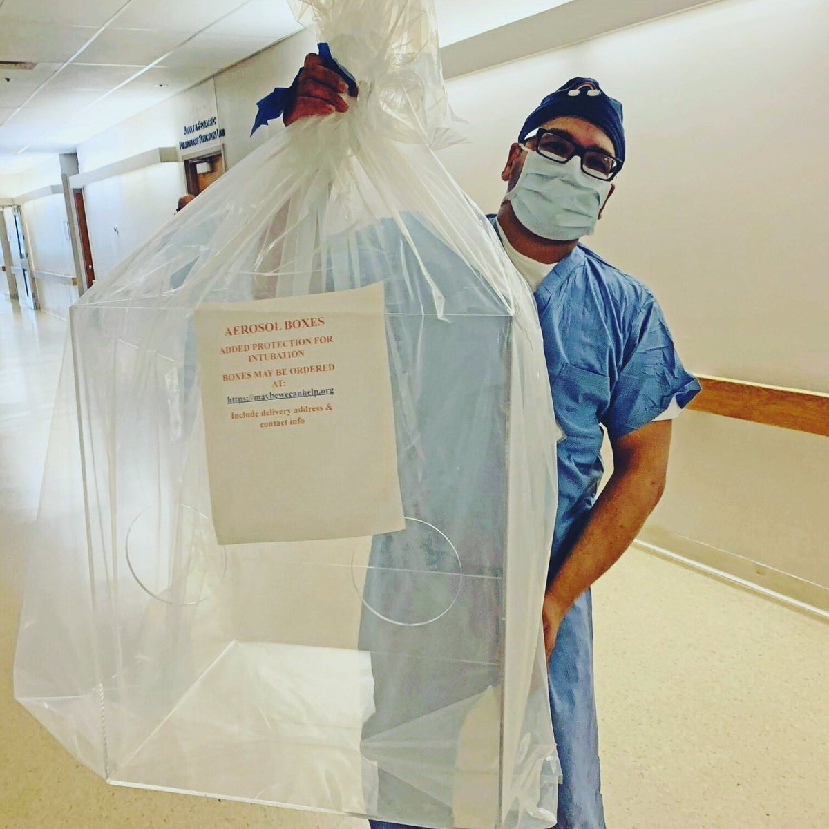 builderscanhelp's tweet photo. Thank You Healthcare Heroes 💛

Tufts Medical Center receives the first Protective Aerosol Box delivery earlier today.

More info &amp; how YOU can help at https://t.co/CIDp3yTGF8

#healthcareheroes #boston #tuftsmedicalcenter #heroes https://t.co/vVBznq42vC