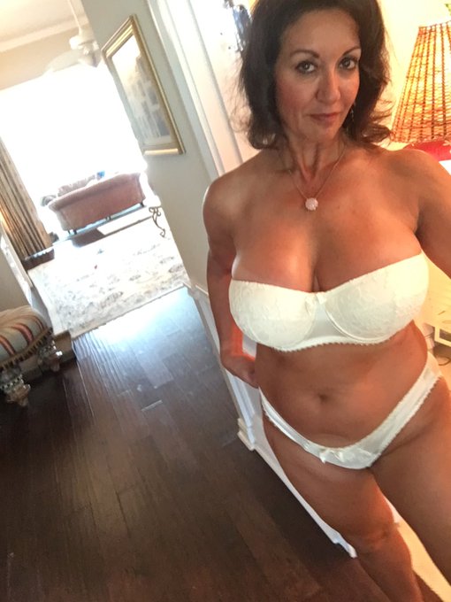 Shooting new videos During this pandemic. I&rsquo;m so horny and lonely go to PERSIAS https://t.co/yNG9jSe5Fv