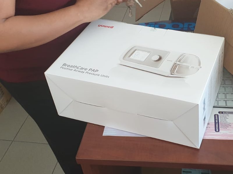 YXiusheng's tweet photo. #HandInHandWeStand The medical supplies donated by Jack Ma Foundation and Alibaba Foundation to Barbados are playing their roles in the fight against #COVID19, which include 2 ventilators, 1,500 test kits and 30,000 surgical face masks. https://t.co/RtDikDBYqC