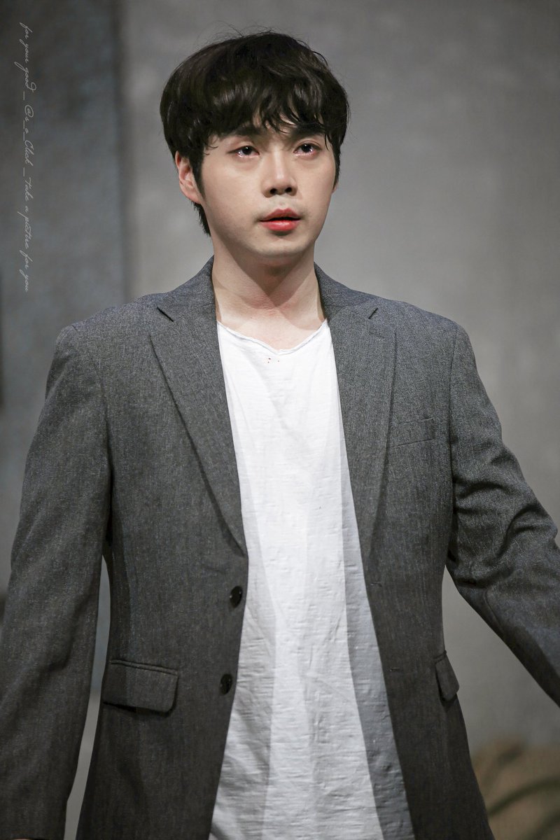 s_o_Click's tweet photo. 20200407 8시
연극 #언체인 공연 커튼콜
#홍승안 싱어

-
날 사랑한다고 말해줘, 제발. https://t.co/1kSYNmq2GY