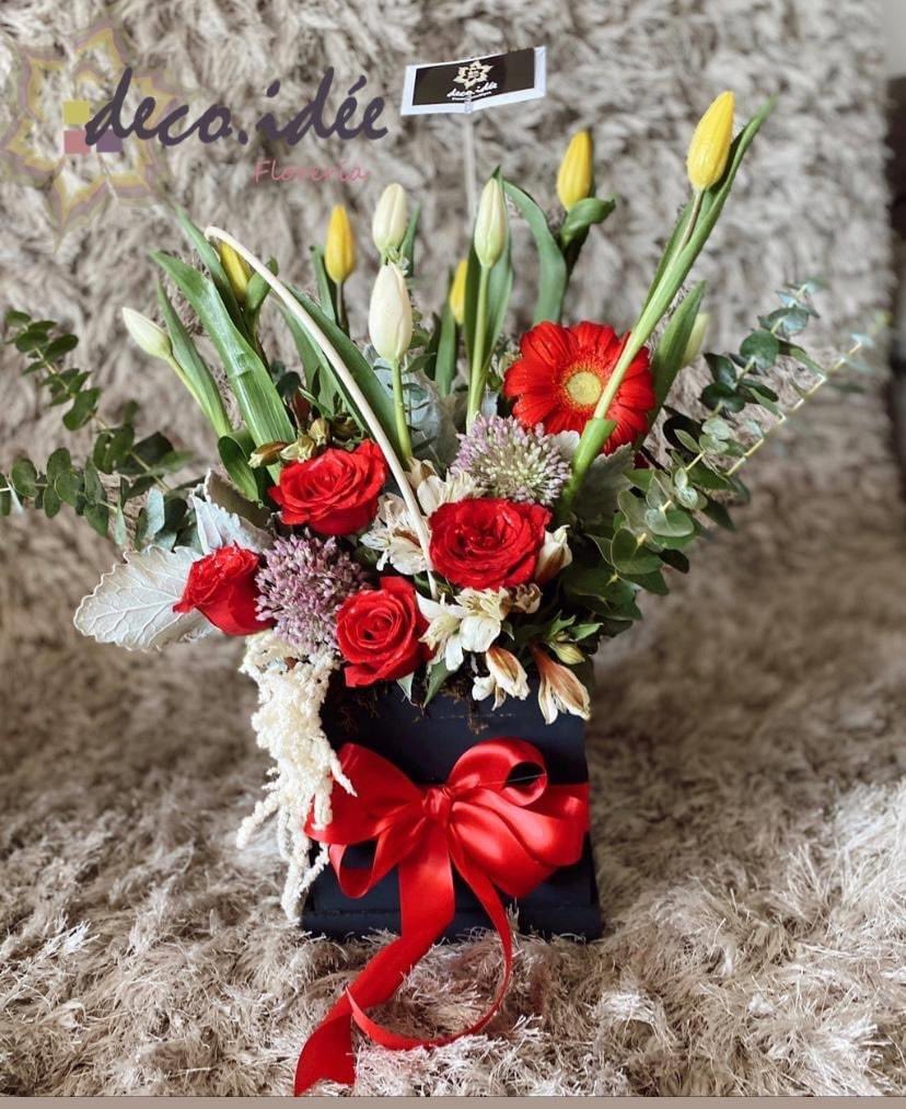 DecoFloreria's tweet photo. ¡ Di lo que sientes con flores 💐!
#somosdecoidee #floreriasenleon #leon #guanajuato #regalaflores #rosas #decoidee https://t.co/t3o2wNAi2m