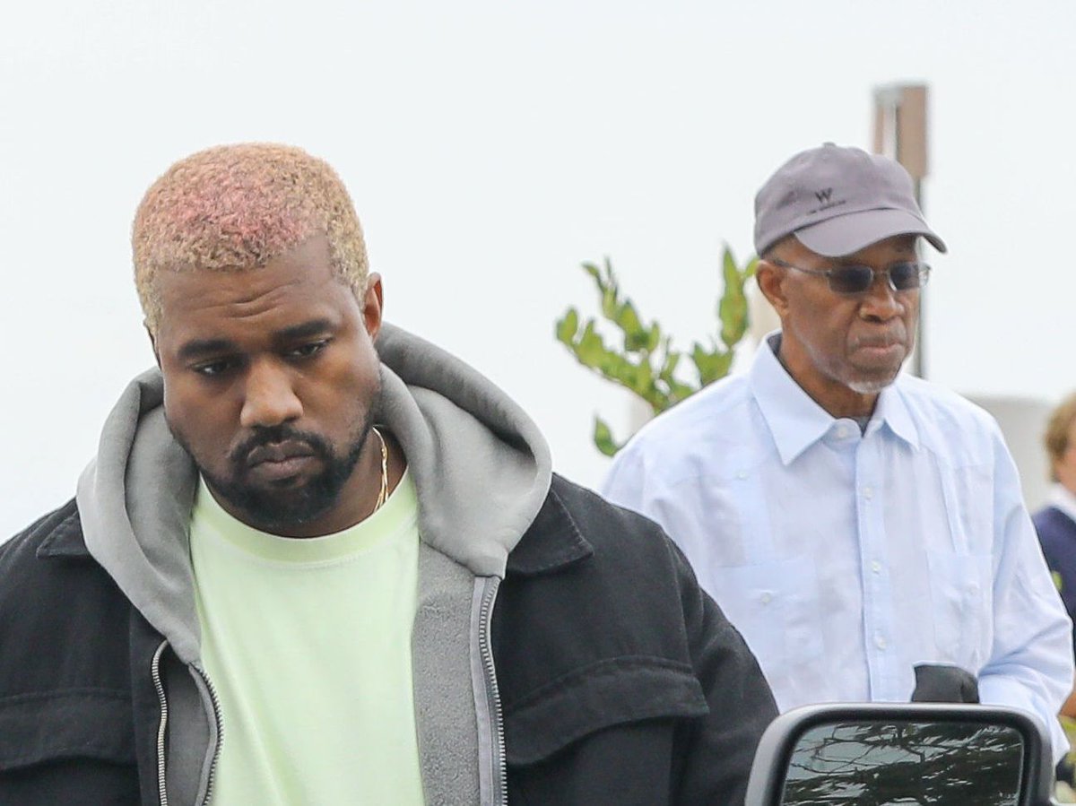 Le père de Kanye a quitter sa mère et son fils pour privilégier sa carrière, il se remet alors en question admettant qu’il a tendance à se rapprocher de ce qui a fait de son père une figure éloignée de son enfance.