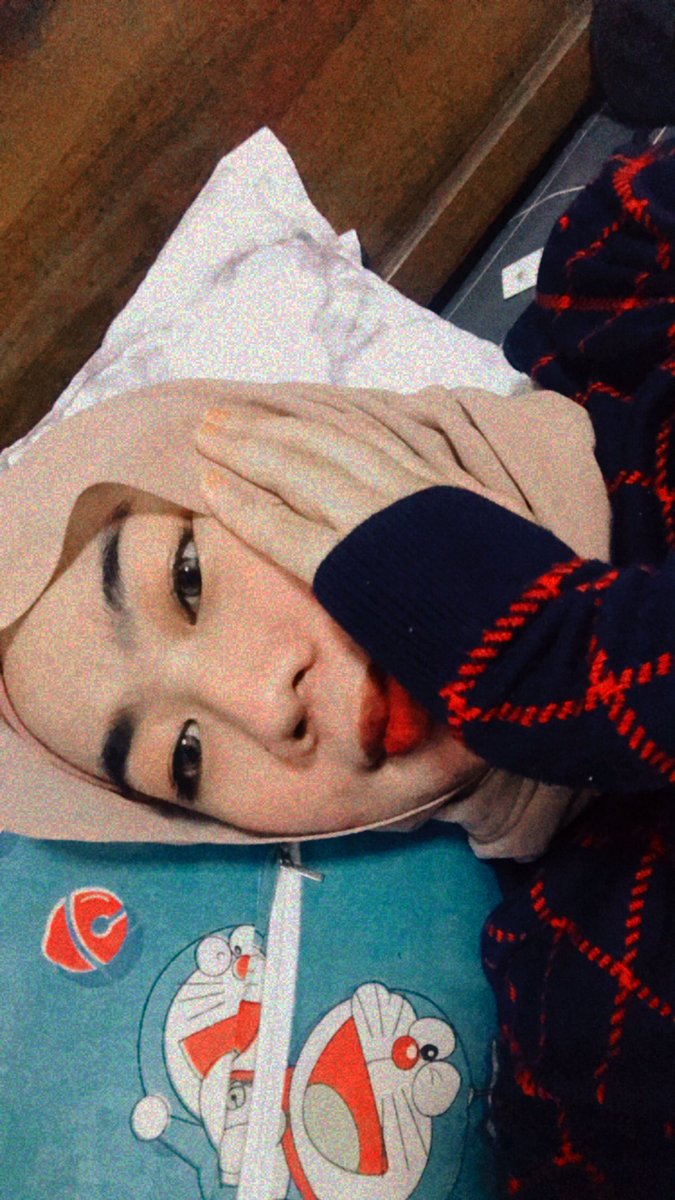 therealiswana's tweet photo. goodnight 🌚💙 https://t.co/QK62ivMulH
