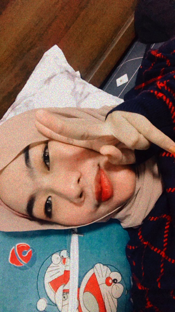 therealiswana's tweet photo. goodnight 🌚💙 https://t.co/QK62ivMulH