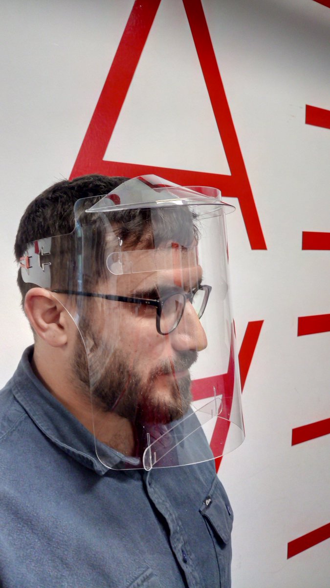 capsciences's tweet photo. 📢 #COVID19fr

Notre #FabLab produit 300 visières/jour pour les personnes exposées et personnels soignants du CHU de Bordeaux, d'EPHAD, de cliniques et d'infirmières.
Merci à nos fournisseurs et partenaires !

👉 https://t.co/ElCoo8lsPF
📩 fabmanager@cap-sciences.net https://t.co/DsVQuDQnnE