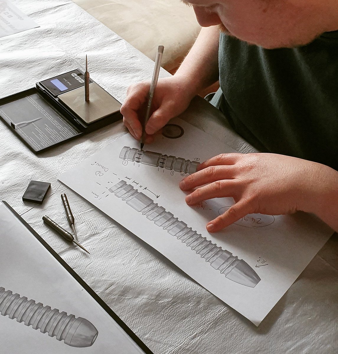 QuantumDartsUK's tweet photo. It may be on the dining room table, but we're still working on concepts to enhance our product lineup and add barrel styles/weights which we don't currently offer π€© #lovethedarts #quantumdarts #qualitydarts #quarantinedarts
Find our range of darts at https://t.co/UZfjq2B3M0 https://t.co/PURca1Zmdy