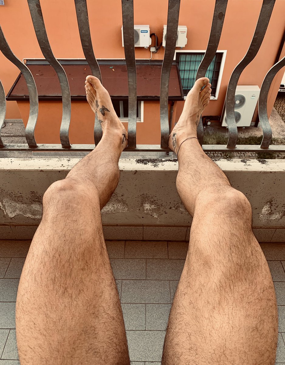 misterpinna_'s tweet photo. Ciao da me e i miei #cosciotti 🍗 

#iorestoacasa https://t.co/MLGXvjoayq