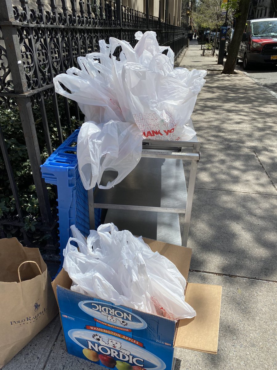 SO MANY SANDWICHES! Come join the @UOCNYC for Grab-and-Go Lunch, with the help of our friends <a href="/OneSandwichataT/">Onesandwichatatime</a>!