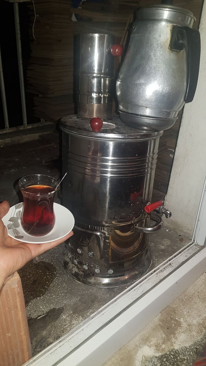 Neyse ki çayın demi var, hayatın gamına inat.