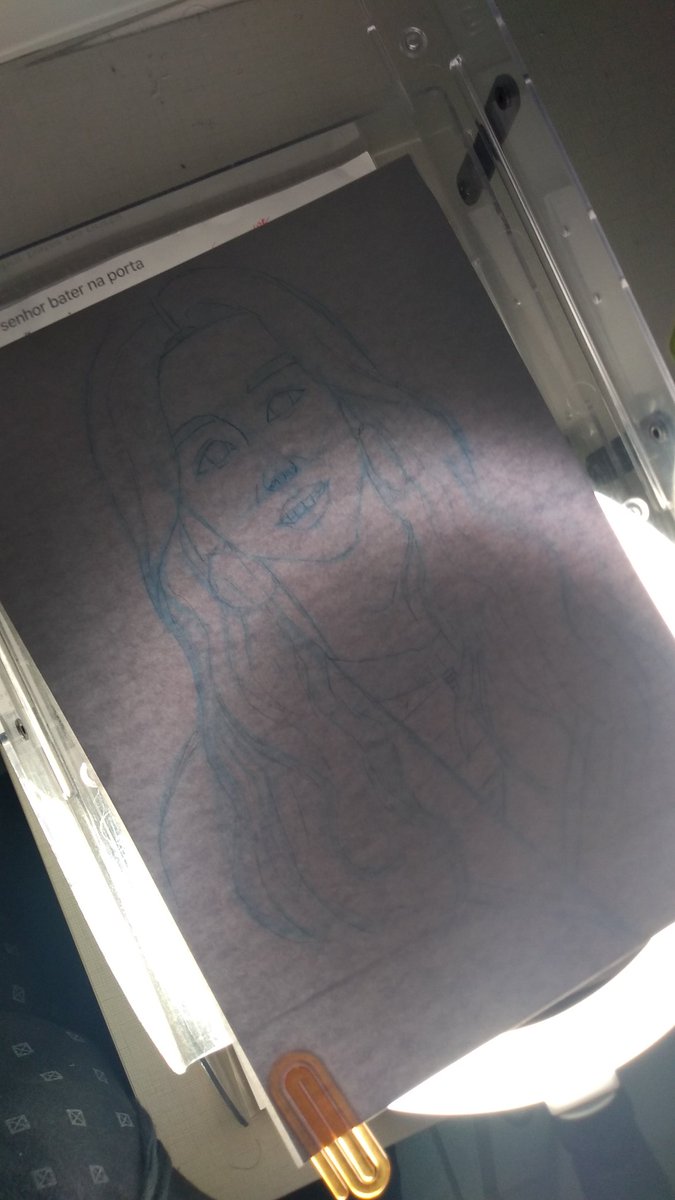 inkt4b's tweet photo. Pq da noite pro dia tudo muda? Dormi com o tripé bom e acordou ruim! Não ta fácil. 😶😔
Ainda assim vou fazer de tudo pra sair vídeo mais tarde. 🖌️🖍️🎥
Improviso da mesa de luz. https://t.co/EcJ6JdrfTh