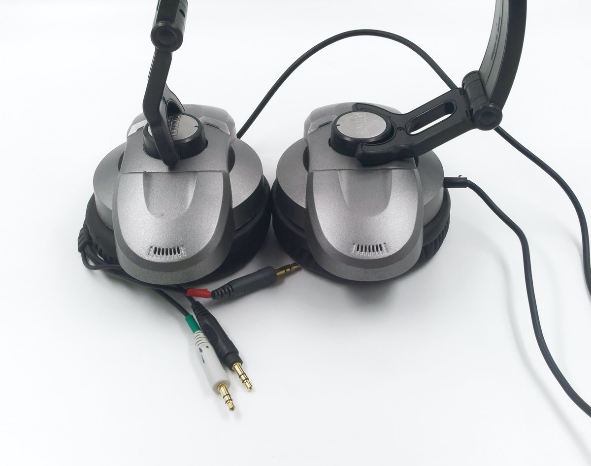 Et trois casques particuliers. Le Sony en Bluetooth accepte du MP3 en entrée (bon, faut trouver un truc qui émet...). Le Jabra intègre un capteur de fréquence cardiaque, en BLE standard (pratique). Et le Zalman est un vrai casque surround. Avec du 5.0 et trois prises jack.