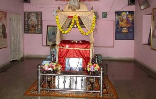 Sardar Mahna Singh well known for his riches but he was famous for his generosity. The Gurudwara was the only one in miles around. The Maharaja too gave his benevolence and the citizens of other communities too would come for the langars. ଜୟପୁର ଗୁରୁଦ୍ୱାର