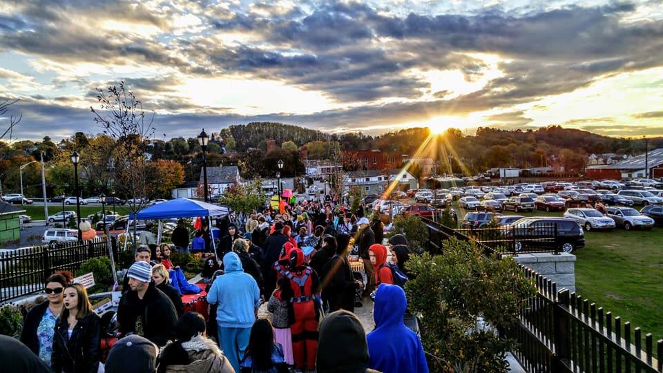 SaratogaAssoc's tweet photo. April is #wlam Landscape Architecture Month! Join #ASLA and us celebrate #LifeGrowsHere.

Pictured Mohawk Valley Gateway Outlook. Not only does this bridge physically connect the north and south side of Amsterdam, but it serves as a community spine for events. #CommunityGrowsHere https://t.co/VcjJya9Zm5