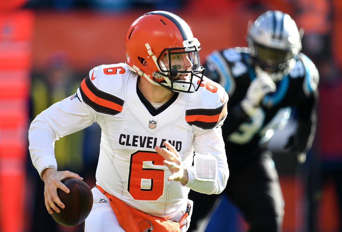 If you look back at the old uni’s, here are the 3 biggest issues the  #Browns needed to fix with our rendition: The Sleeves: they’re all jacked up. We need 5 stripes near the bicep, not 3 on the shoulder. Also, the Brown uni’s should’ve had white / orange stripes.