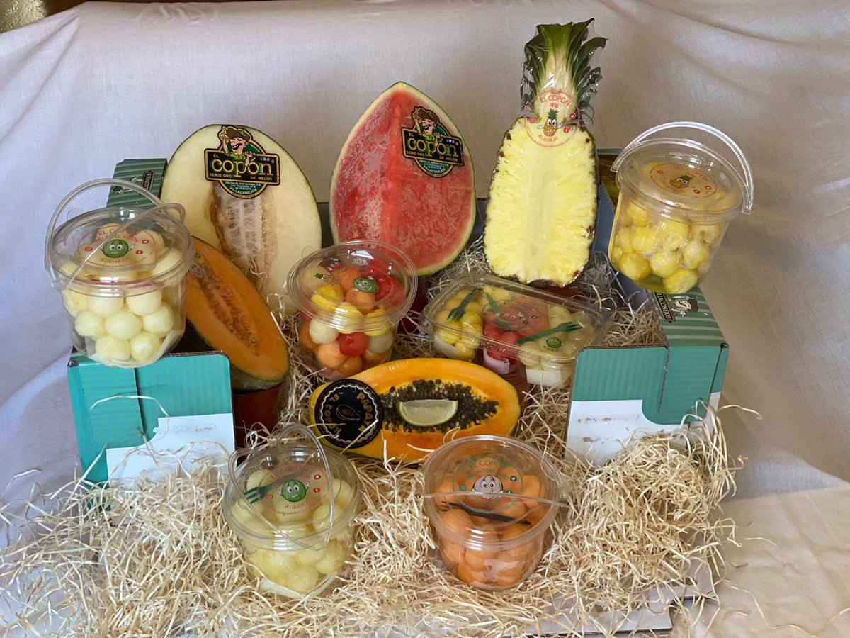 vital_hevia's tweet photo. Esta incesante batalla contra #COVID19 es menos dura con detalles como el de @MELOCOMOFRUTA , que han venido hoy al #RamonyCajal a traernos cientos de vasitos con fruta cortada, como ellos dicen “para cuidar de los que nos cuidan”. ¡Juntos saldremos de esta! #orgullodelpira https://t.co/AbSgmBjOdS