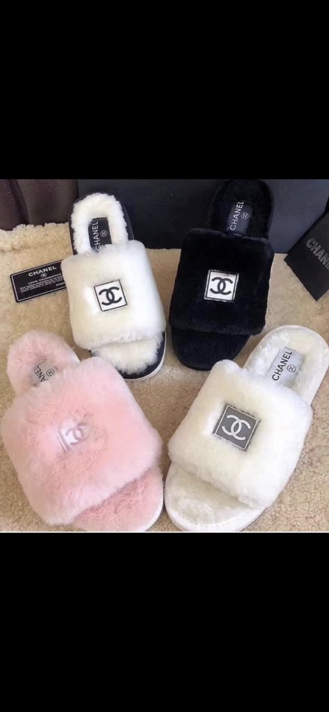 Cookie Gigan on X: I'm needing new slippers. I love these ones. I'm  thinking black @CHANEL. Too bad Chanel Canada does not deliver. #chanel # Slippers  / X