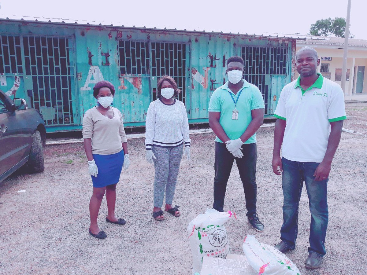 CchsGabon's tweet photo. Aujourd'hui, c'est avec joie que nous sommes allés rendre visite aux orphelins et enfants démunis vivants au Centre d'Accueil Pour les Enfants en Difficulté Sociale(CAPEDS) à Angondjé. Afin d'apporter un petit don alimentaire. https://t.co/7je4uIhThf