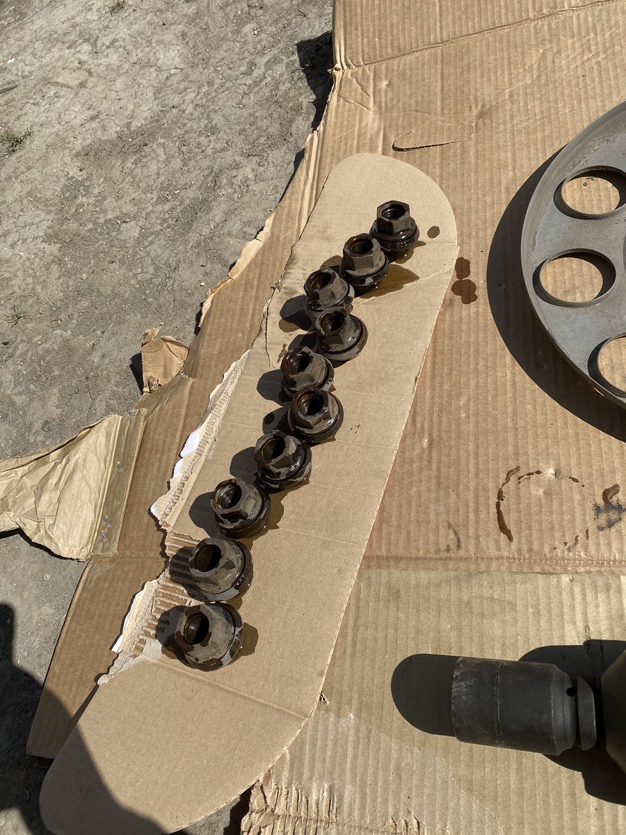 Bit of maintenance today in the yard making the most of the steady times and getting some jobs done pleased I spent most of my youth in the garage with dad