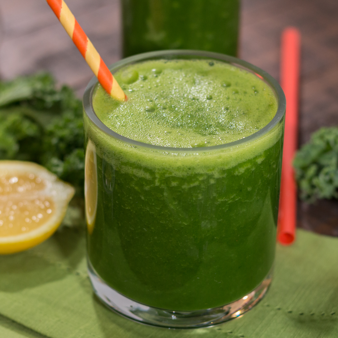 theproteinchef's tweet photo. Want a quick and healthy pick me up in just a couple minutes? Try my Green Drink recipe! 53 Calories / 5 Ingredients - https://t.co/xObiOM66tc #healthydrinks #greendrink #fitrecipes https://t.co/ua3NclHtBp