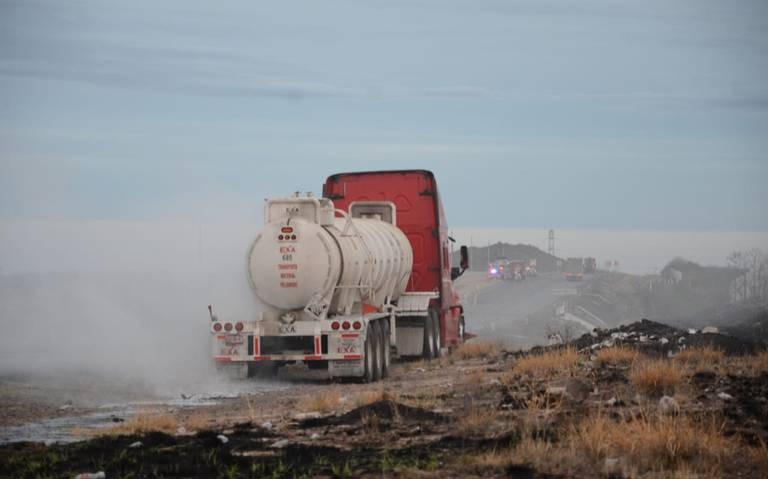Se reportó fuga de ácido sulfúrico (ONU 1830- Guía 137) de un carro tanque en Chihuahua, #Chihuahua.
No hay riesgo a la población.
La situación ya fue controlada.
Se realizará trasvase del producto a otro carro tanque.