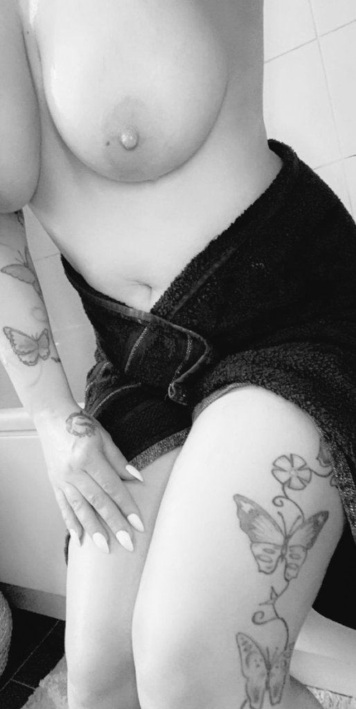 PromoPaddy33's tweet photo. #LockdownWithLovelace
https://t.co/sHyA4qLRJI
π 40% off subscription
π Daily content story
π Sext ppv available
π DMs answered
π Daily XXX Snapchat Story
@LottiLovelace has it all and more for you horny guys ππ¦ https://t.co/q2EOAZLEJ6