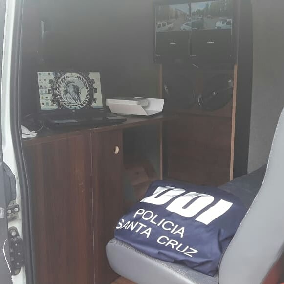 RelacionesPsc's tweet photo. OPERATIVO COVID-19 
Con esfuerzo e ingenio, División Apoyo Tecnológico, pone en funcionamiento una oficina móvil, con cámaras de filmación 360°, internet para consultas judiciales on-line, entre otras funciones. aportando su valiosa función. Gracias @romerosistemas por colaborar. https://t.co/FmBY9A40Rj