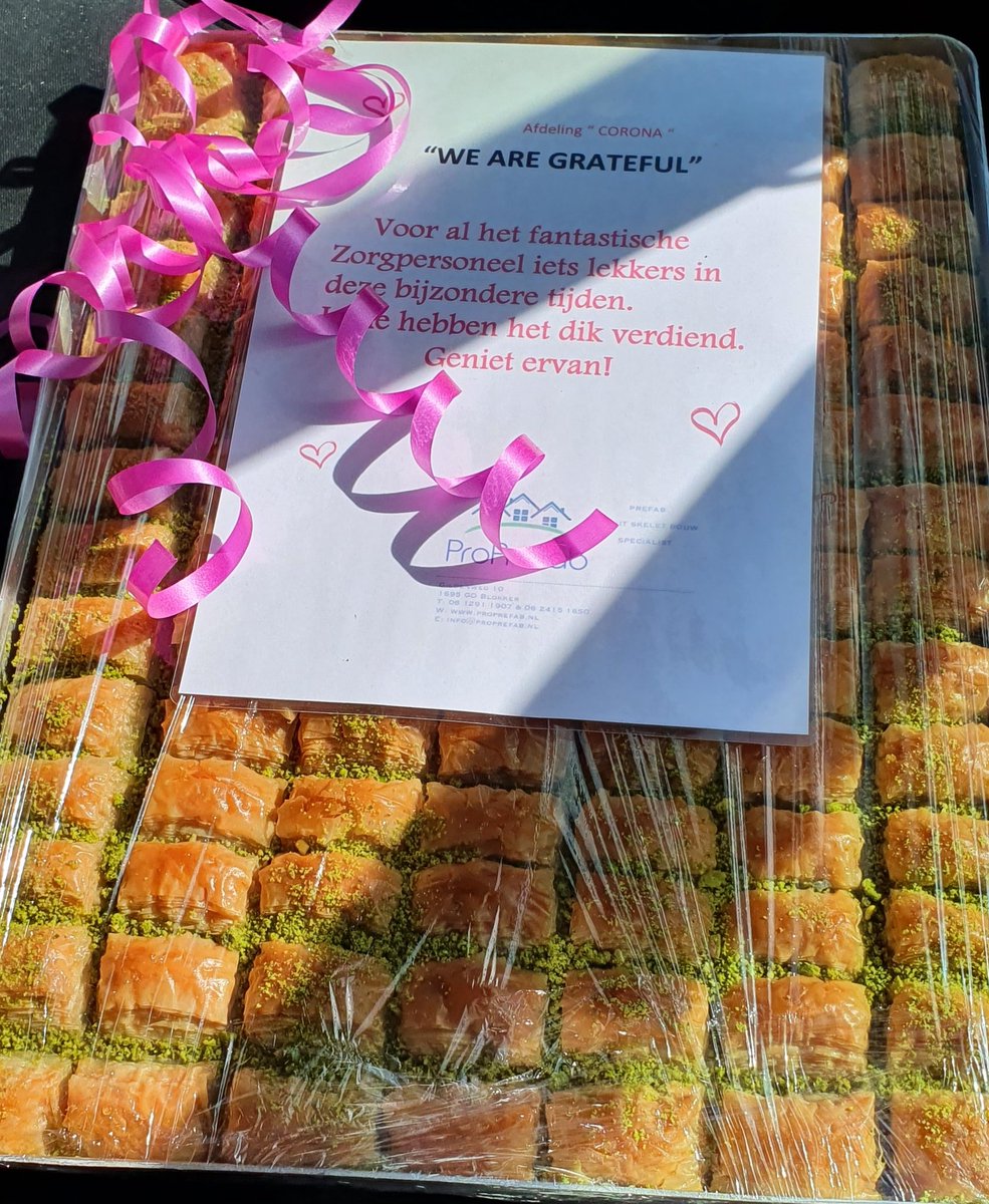 ProPrefab's tweet image. ProPrefab is vandaag op bezoek geweest in het Dijklander Ziekenhuis.
Voor al het fantastische zorgpersoneel op de ‘’Covid-19 afdeling’’ hebben wij iets lekkers gebracht,
omdat zij dit dik verdienen in deze bijzondere tijden. @DijklanderZh