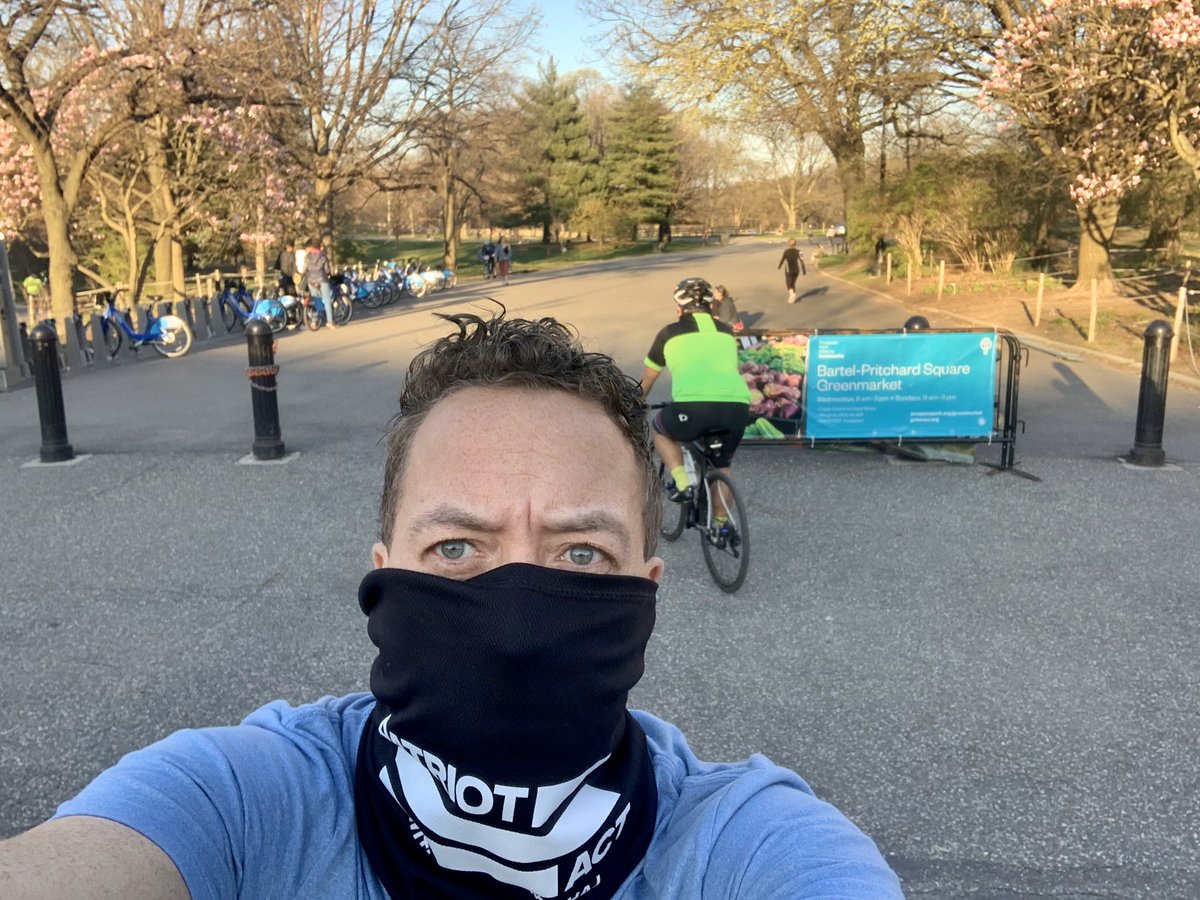 ShadowHolden's tweet photo. Greetings from Brooklyn, miss you all! Stay safe and healthy 🙏🏻🤞🏻💪🏻 @hasanminhaj @patriotact @Onsetshows https://t.co/BcYzIWWkcK